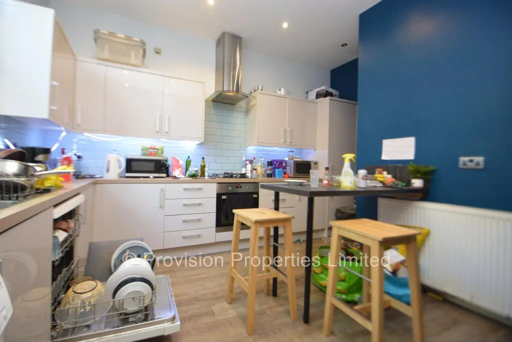 12 bedroom end of terrace house for rent