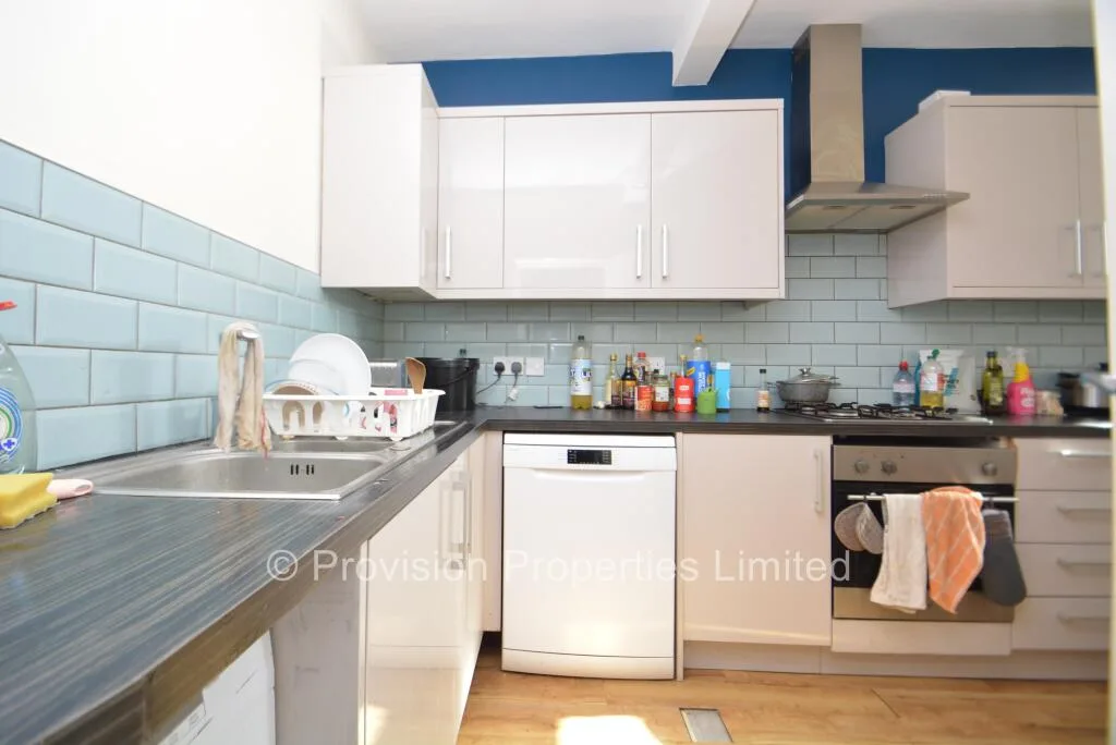 12 bedroom end of terrace house for rent