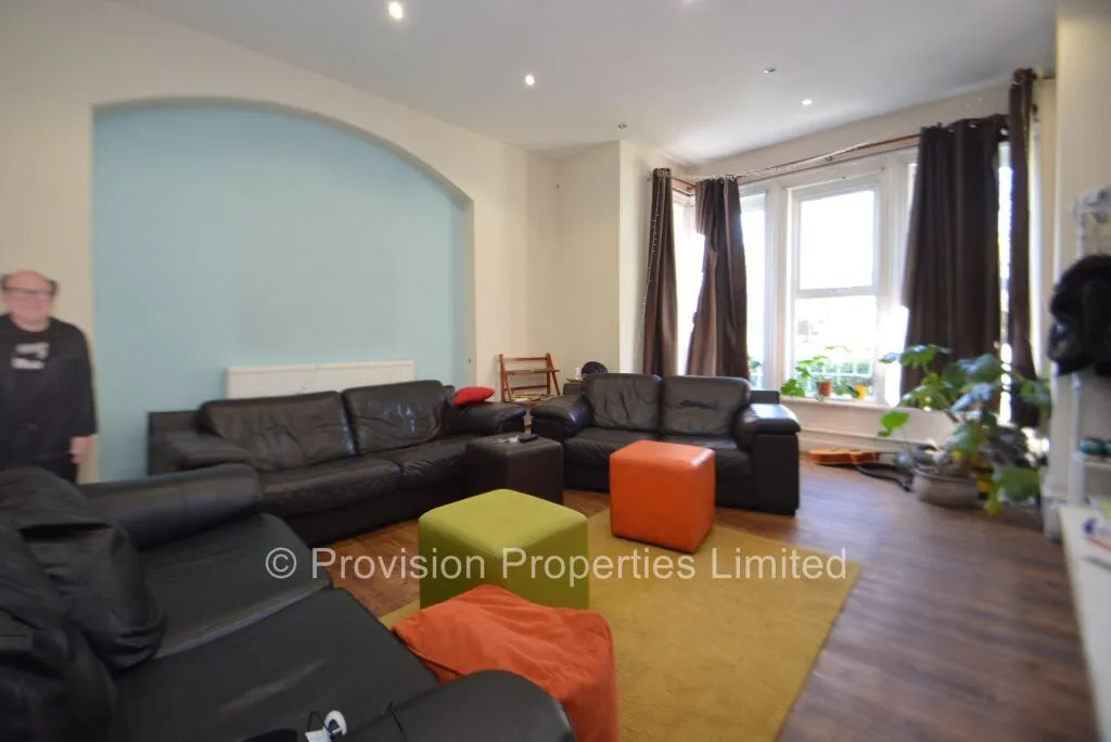 12 bedroom end of terrace house for rent
