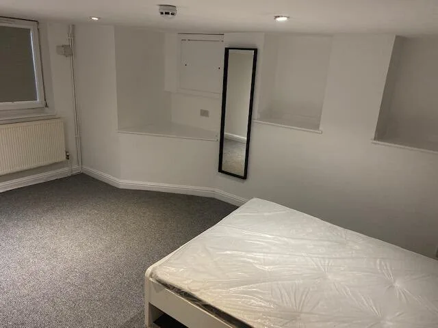 9 bedroom terraced house for rent