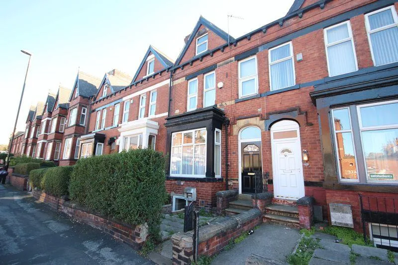 9 bedroom terraced house for rent