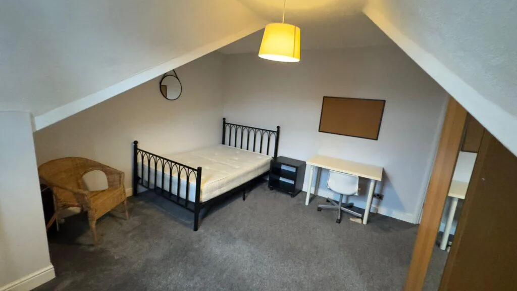 5 bedroom terraced house for rent