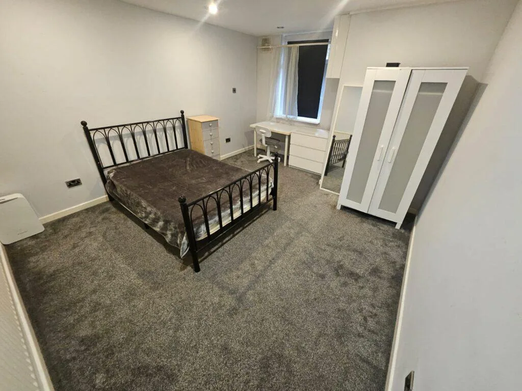 5 bedroom terraced house for rent