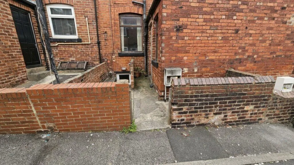 5 bedroom terraced house for rent