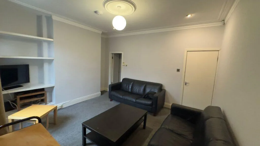 5 bedroom terraced house for rent
