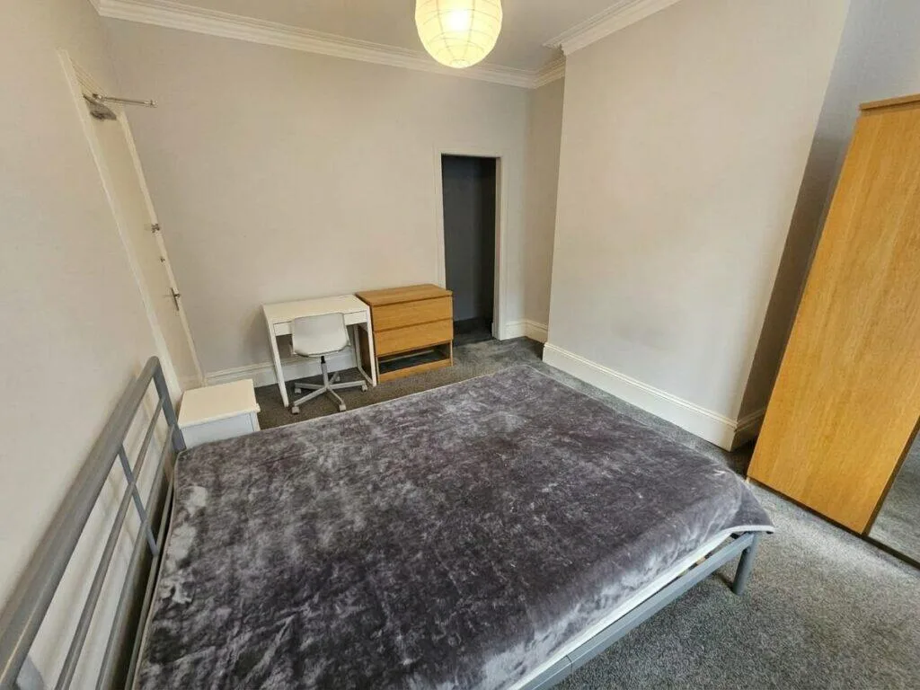 5 bedroom terraced house for rent