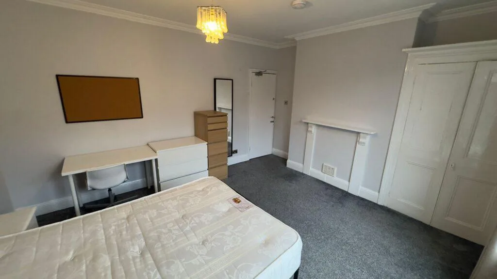 5 bedroom terraced house for rent