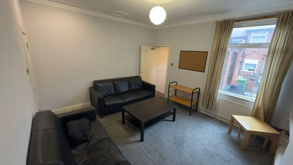 5 bedroom terraced house for rent