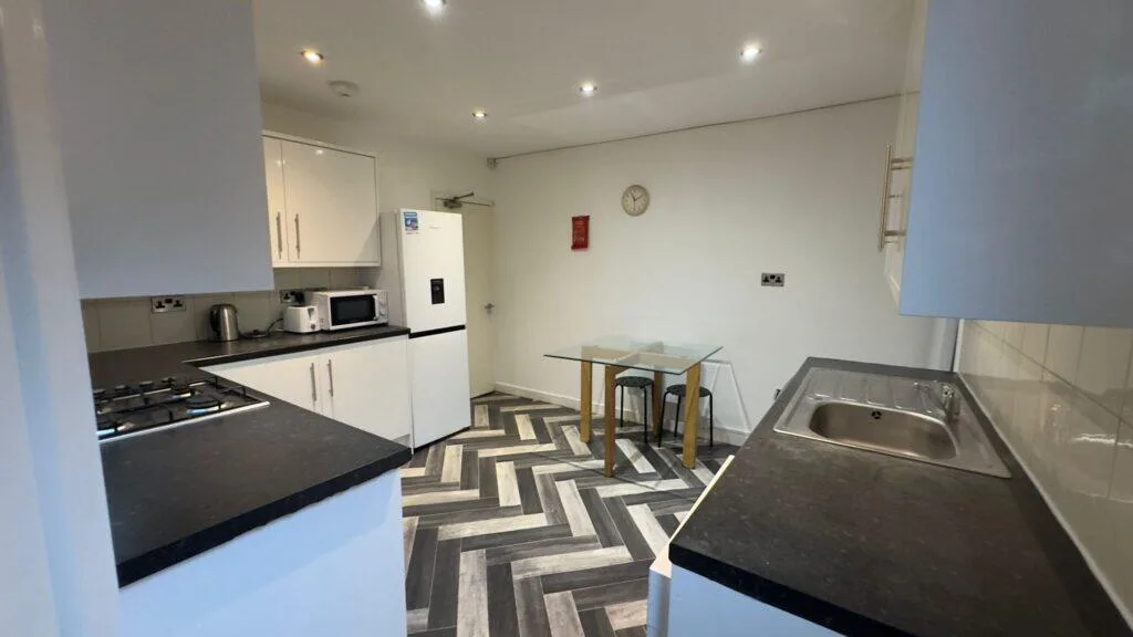 5 bedroom terraced house for rent