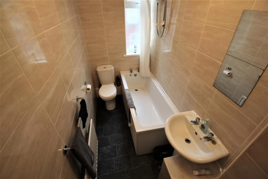 5 bedroom terraced house for rent