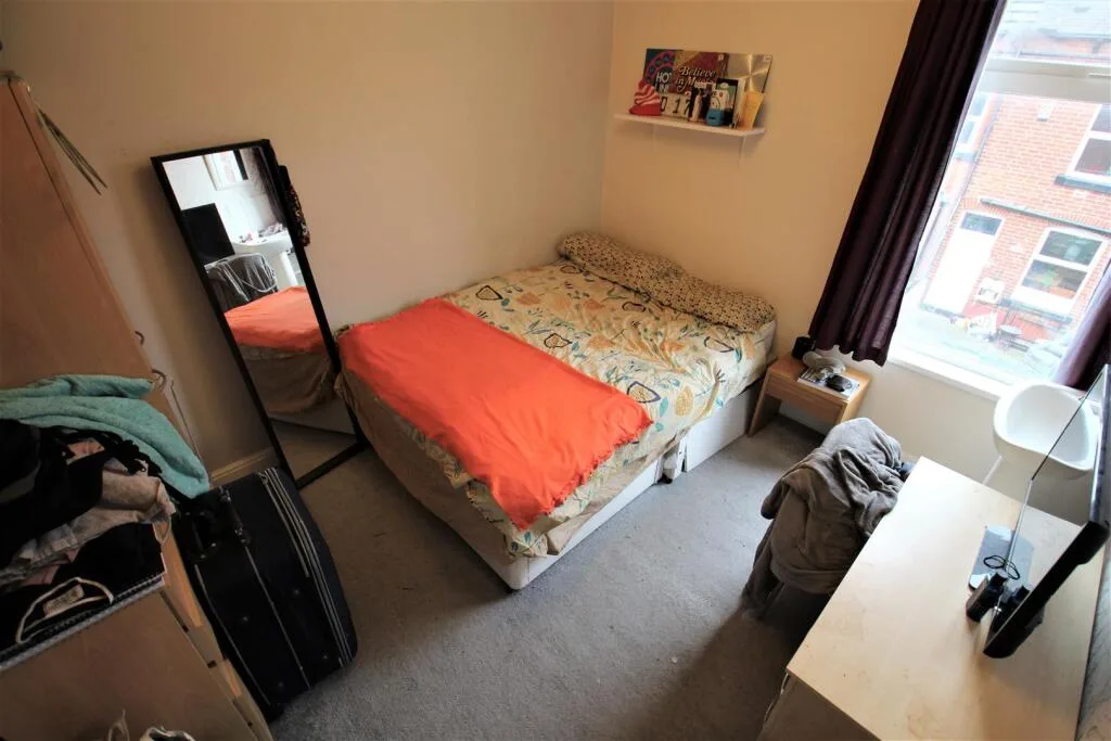 5 bedroom terraced house for rent