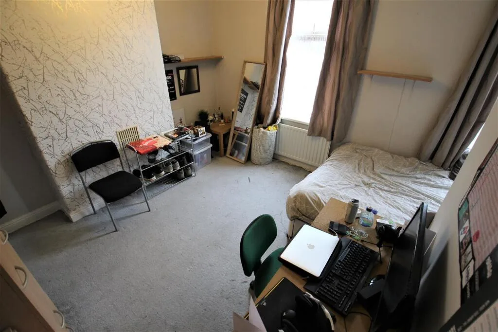 5 bedroom terraced house for rent