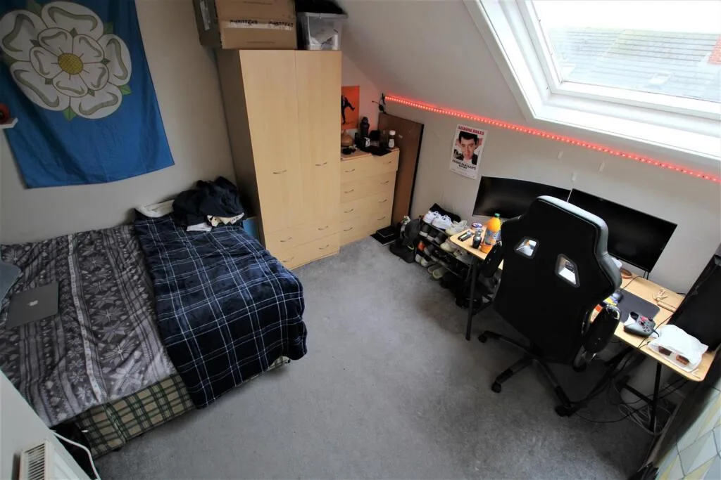 5 bedroom terraced house for rent