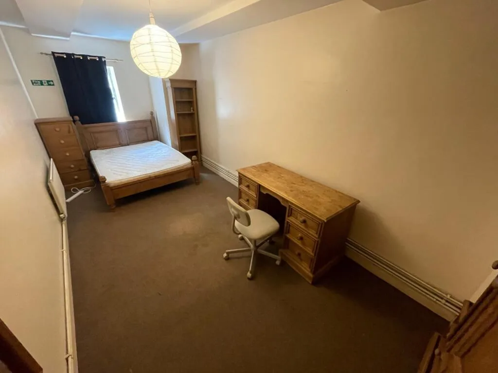 5 bedroom terraced house for rent