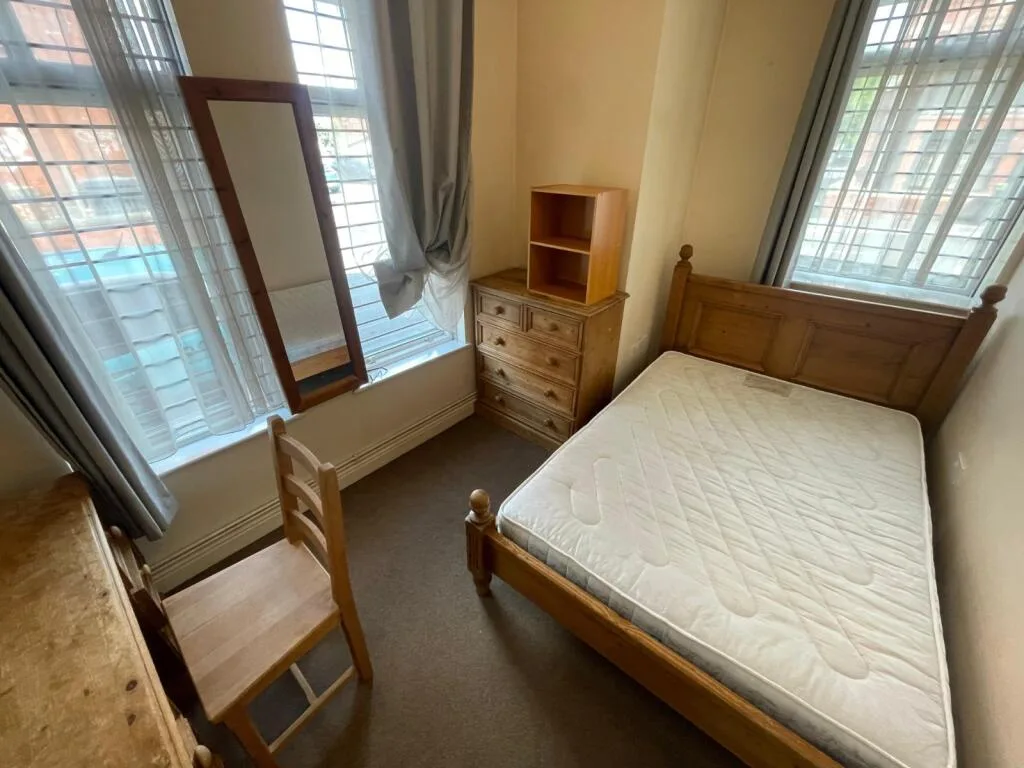 5 bedroom terraced house for rent