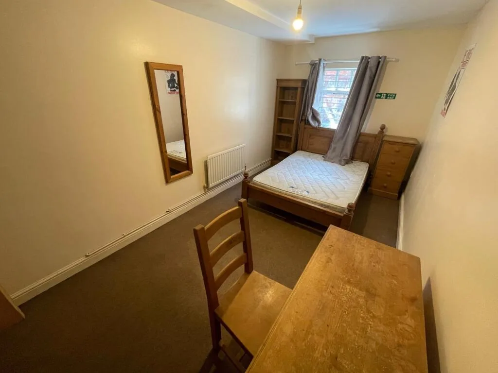 5 bedroom terraced house for rent