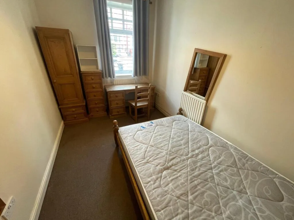 5 bedroom terraced house for rent