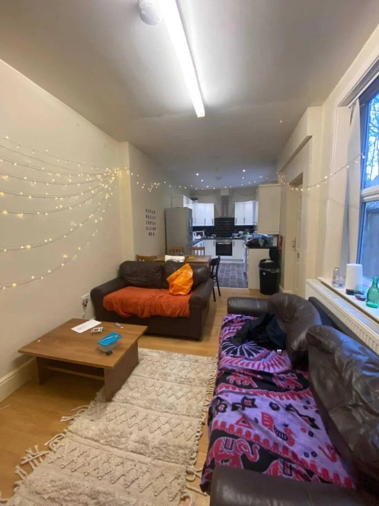 5 bedroom terraced house for rent