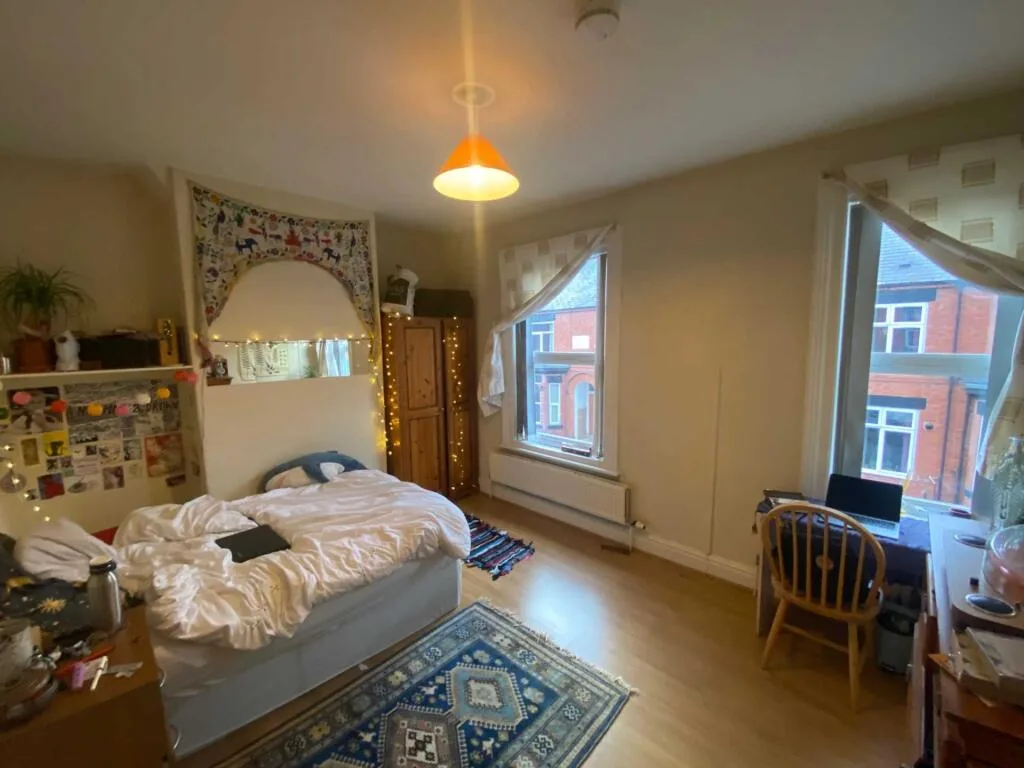 5 bedroom terraced house for rent
