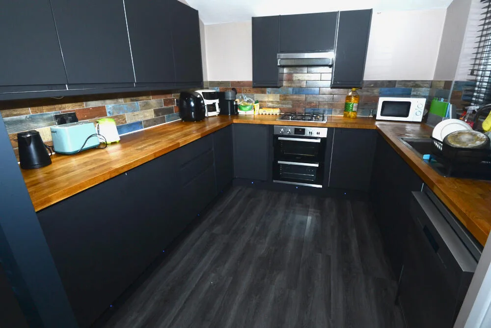 6 bedroom terraced house for rent