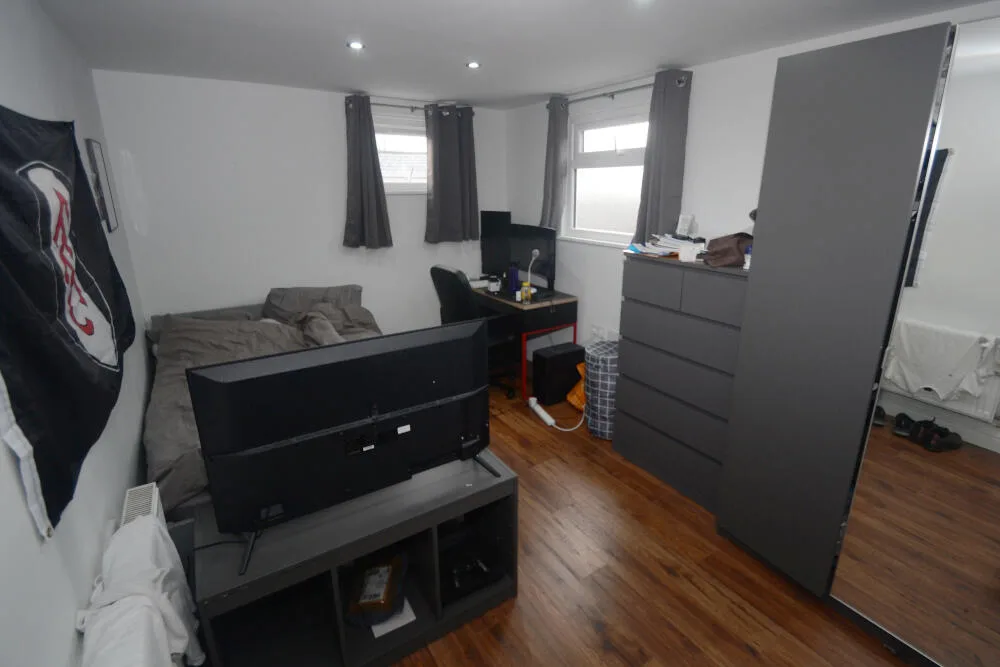 6 bedroom terraced house for rent