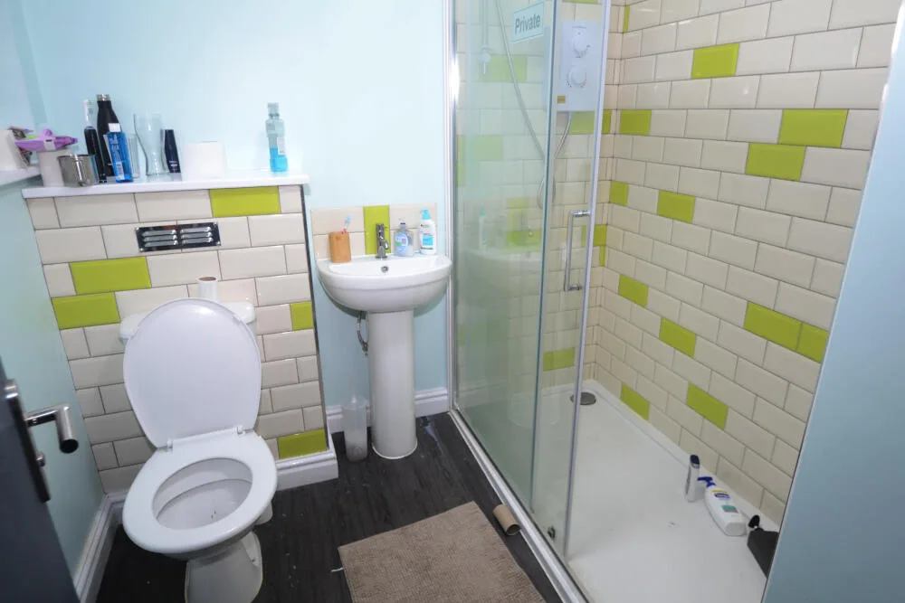 6 bedroom terraced house for rent