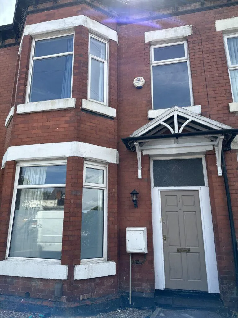8 bedroom semi-detached house for rent