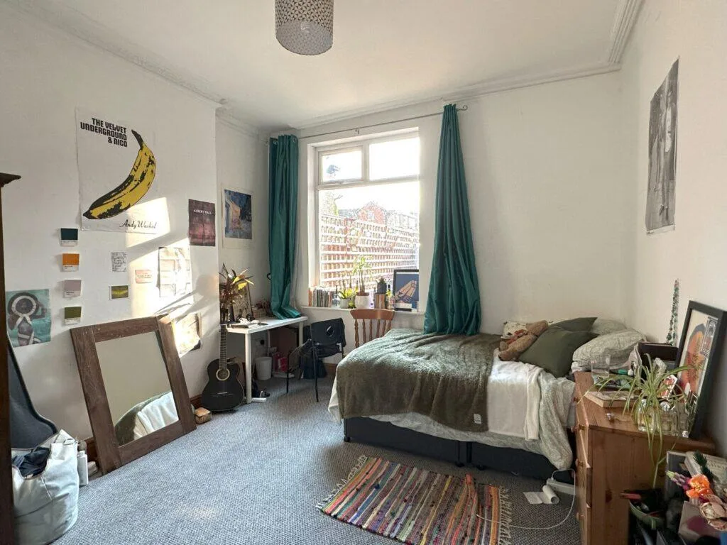8 bedroom semi-detached house for rent
