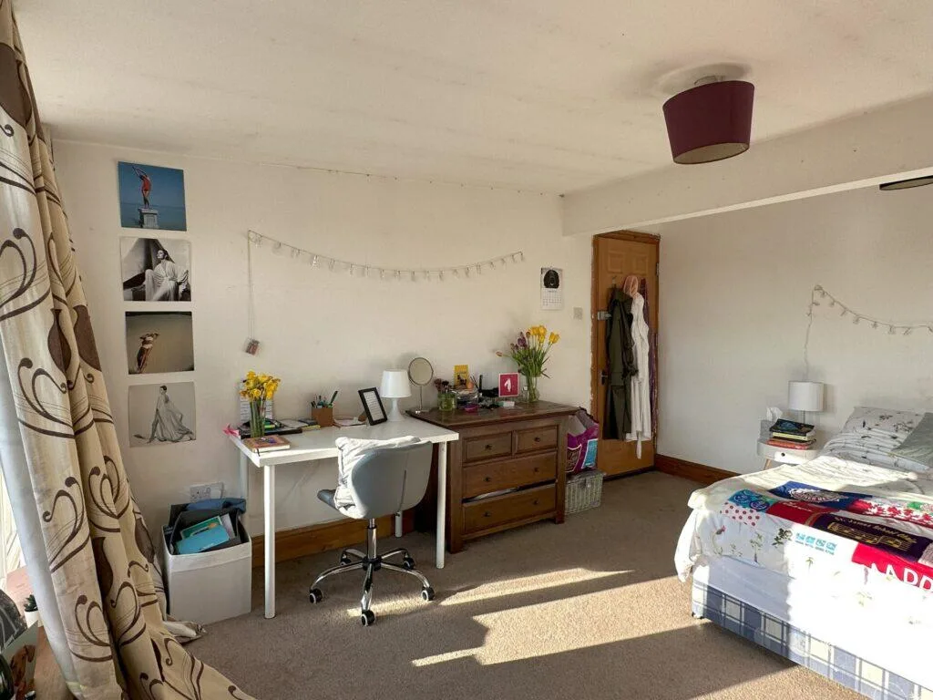 8 bedroom semi-detached house for rent