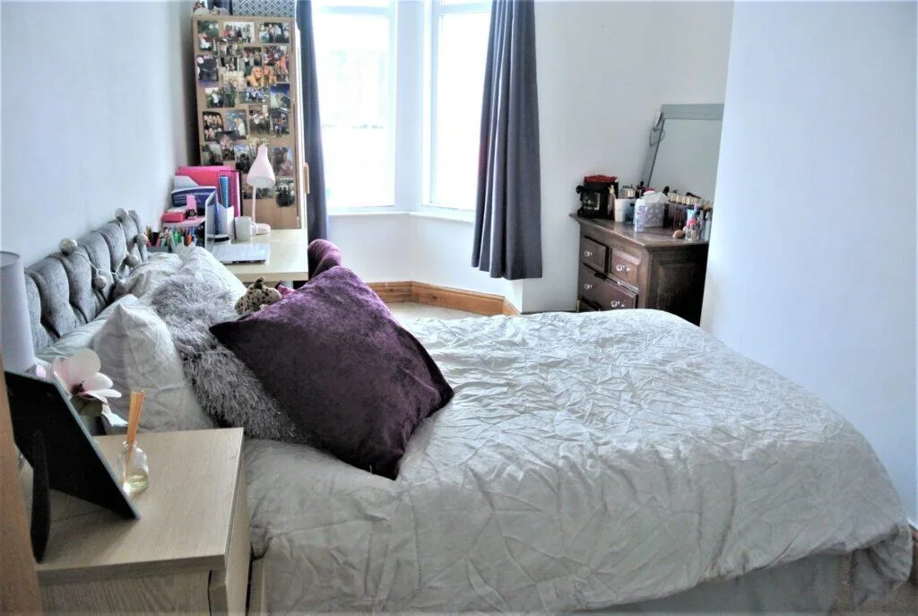 8 bedroom semi-detached house for rent