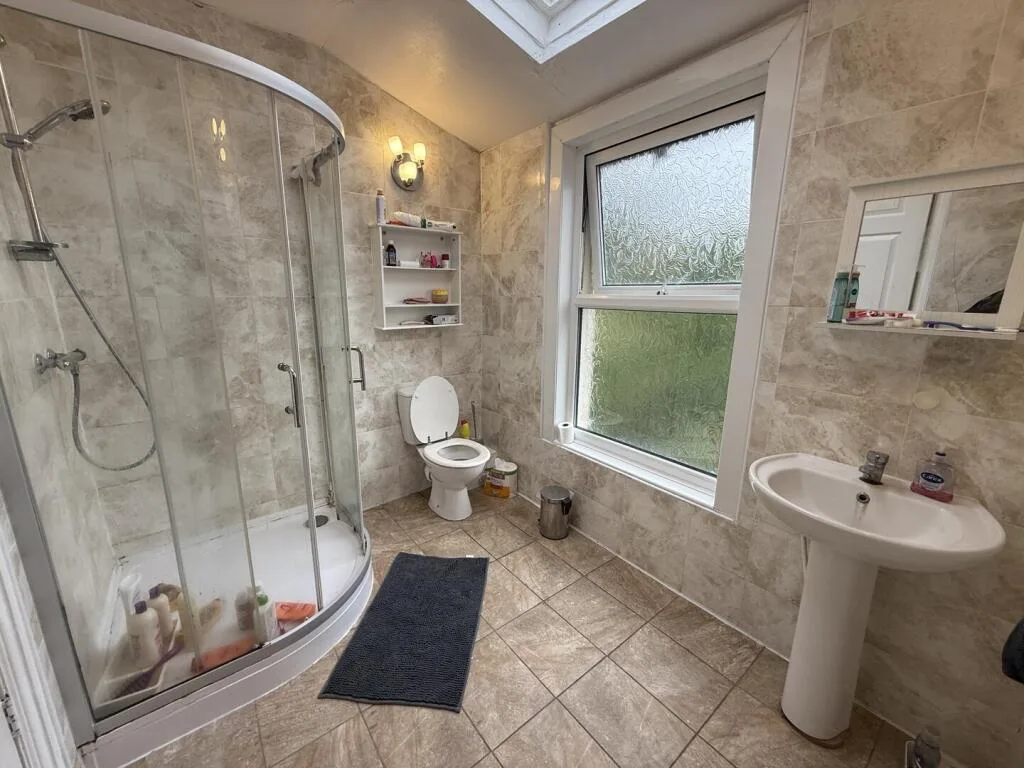 8 bedroom property for rent