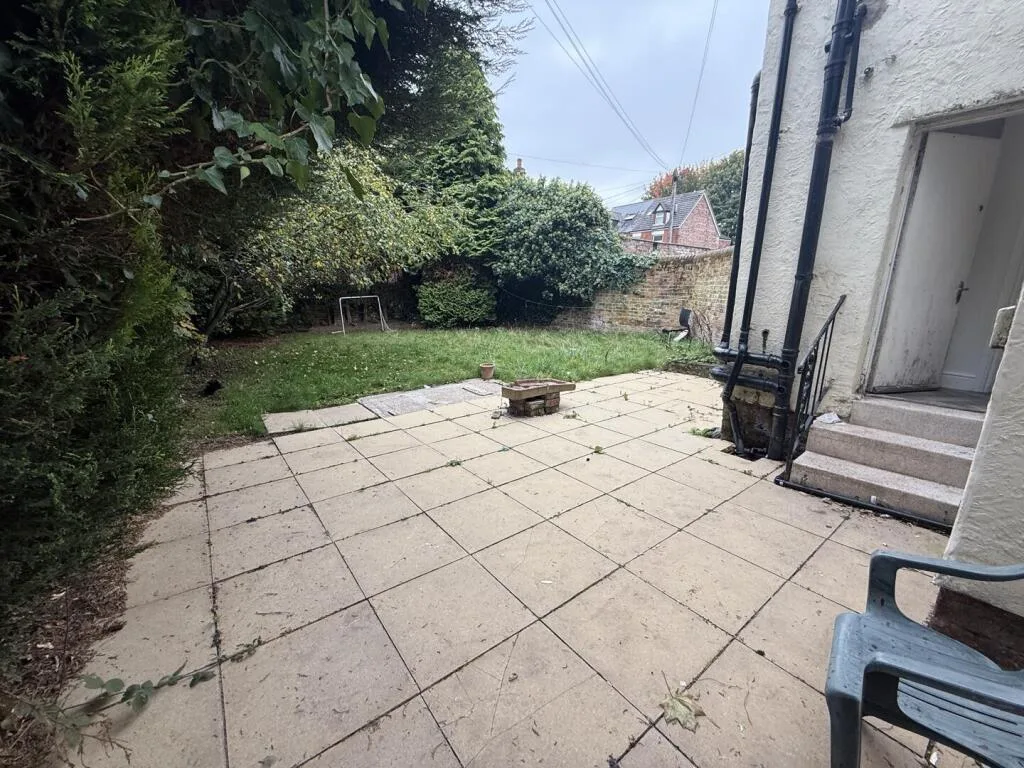 8 bedroom property for rent