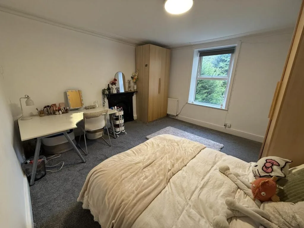 8 bedroom property for rent