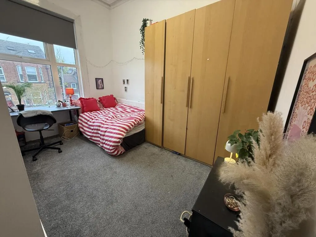 8 bedroom property for rent