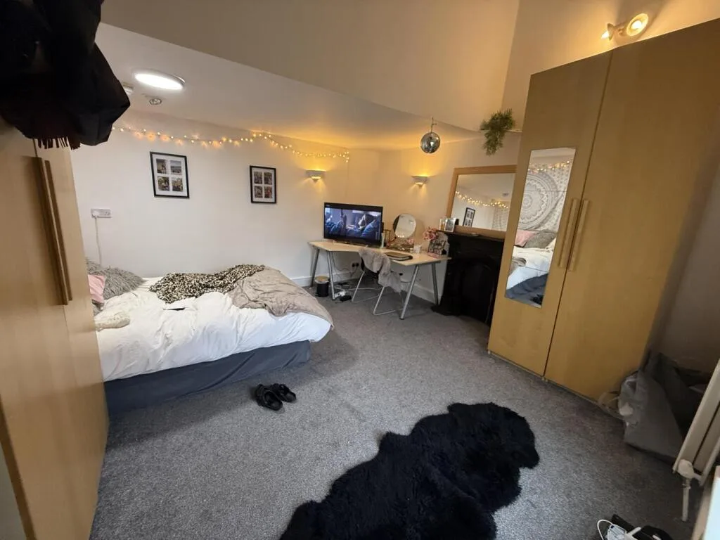8 bedroom property for rent