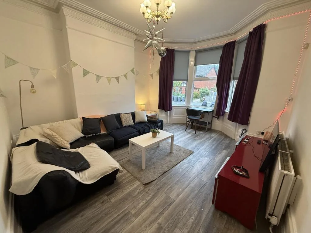 8 bedroom property for rent