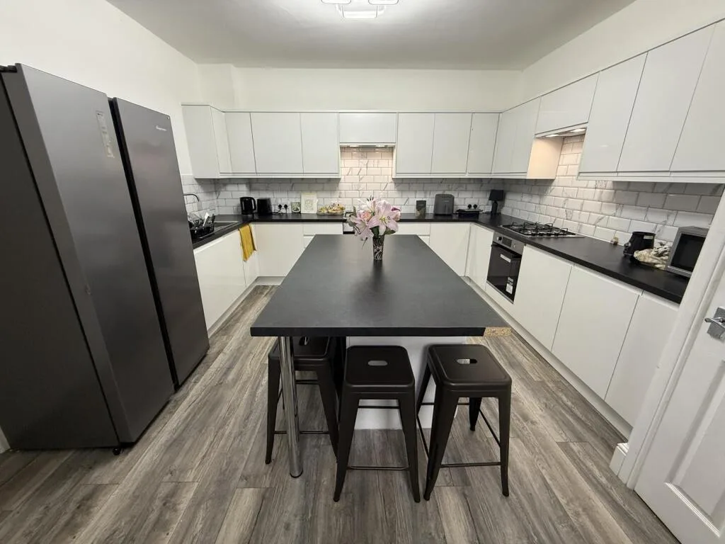 8 bedroom property for rent