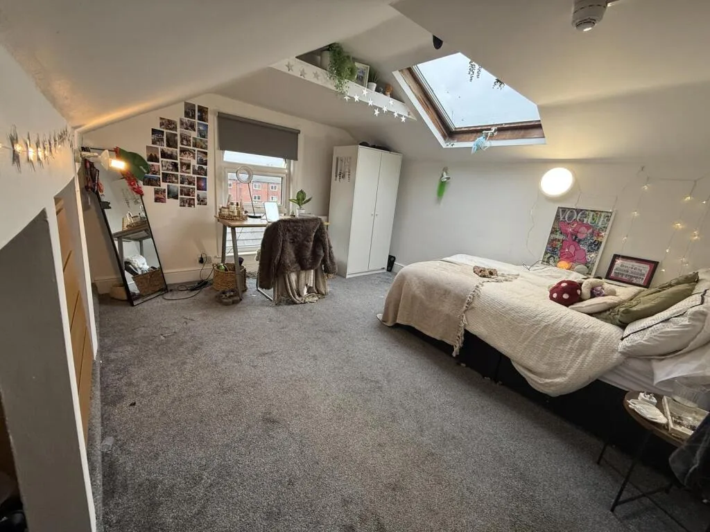 8 bedroom property for rent