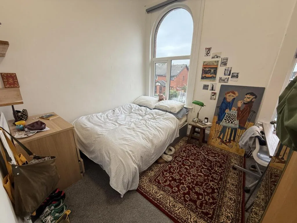 8 bedroom property for rent