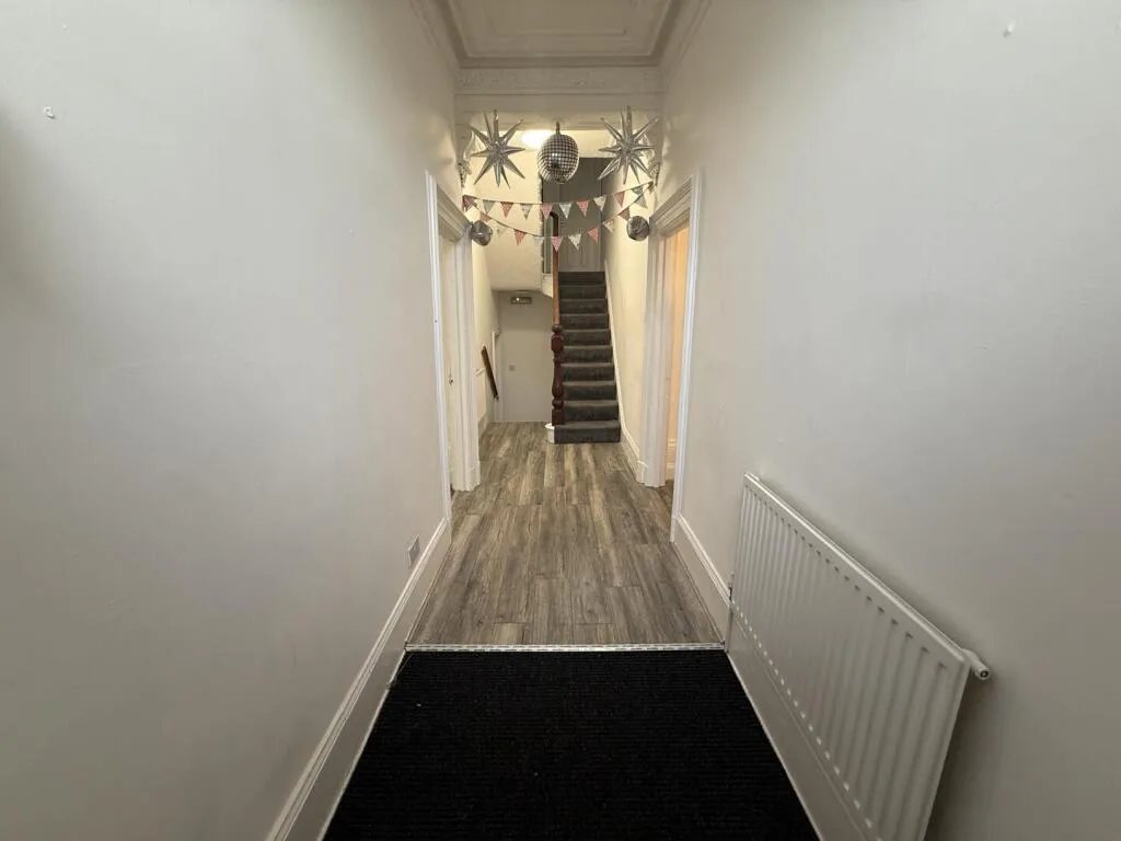 8 bedroom property for rent