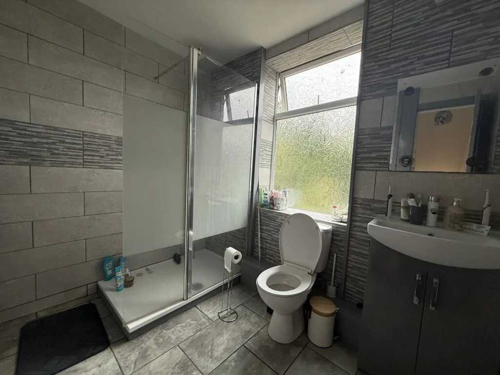 8 bedroom property for rent