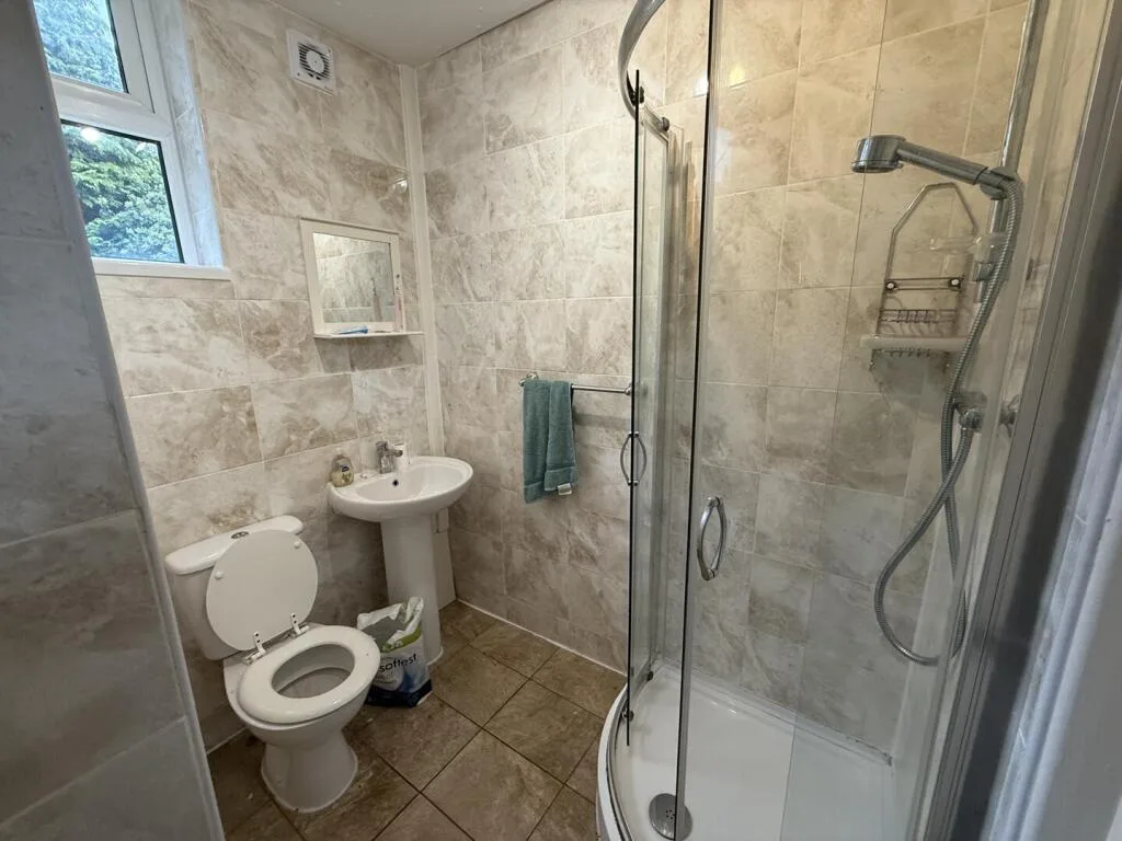 8 bedroom property for rent