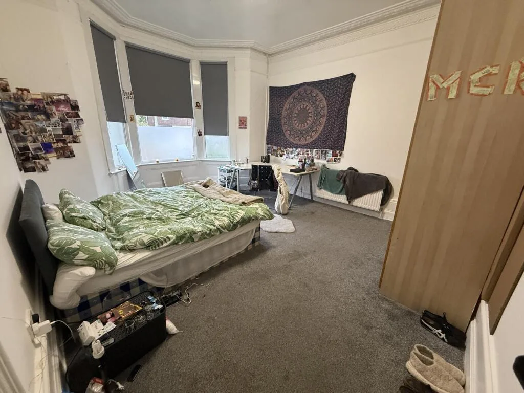 8 bedroom property for rent