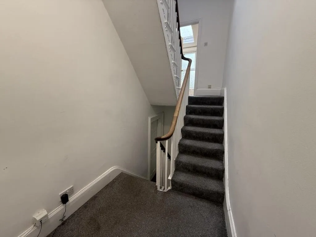 8 bedroom property for rent