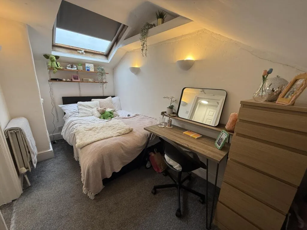 8 bedroom property for rent