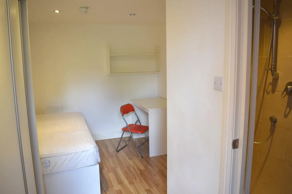 8 bedroom terraced house for rent