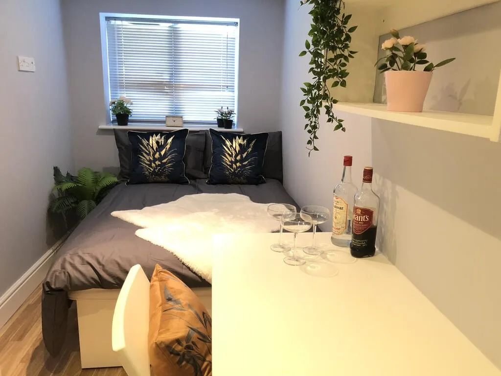 8 bedroom terraced house for rent