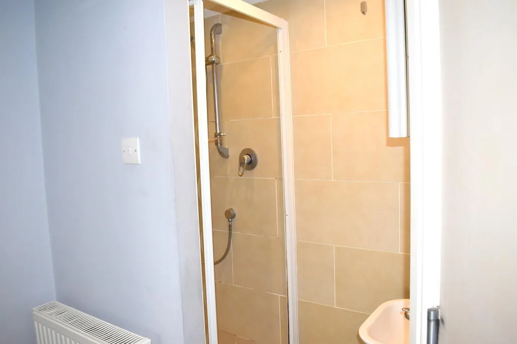 8 bedroom terraced house for rent