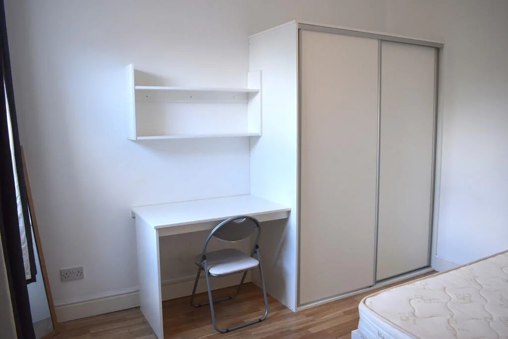 8 bedroom terraced house for rent