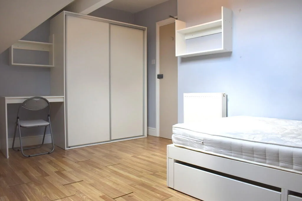 8 bedroom terraced house for rent